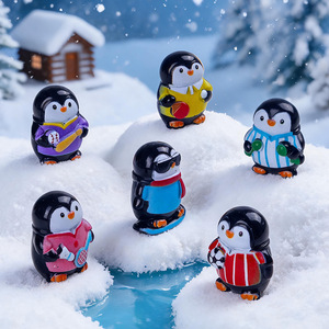 Figurine de pingouin de dessin animé mignonne, ornement de bureau, mini porte-clés, accessoire en résine peinte DIY, breloque en gros, Yiwu - Product Image 4