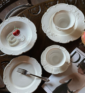 Juego de Vajilla de Porcelana Esmaltada con Relieve de Rosas, Estilo Industrial Moderno Francés, Ecológico, Libre de BPA, Taza de Café y Platillo, Venta al Por Mayor - Product Image 1