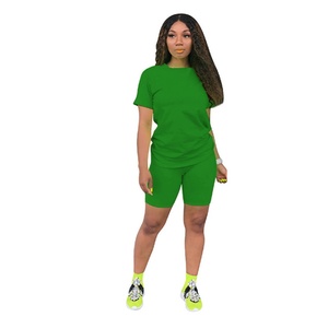 Women's Custom Logo 2-Piece Sports Suit Set Solid Color Casual <b>Top</b> and Above Knee Shorts for Spring and Summer - Product Image 4