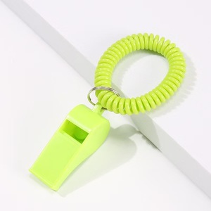 Sifflet de sport à bas prix avec bracelet sifflet en plastique coloré sifflet à ressort pour les activités sportives - Product Image 5