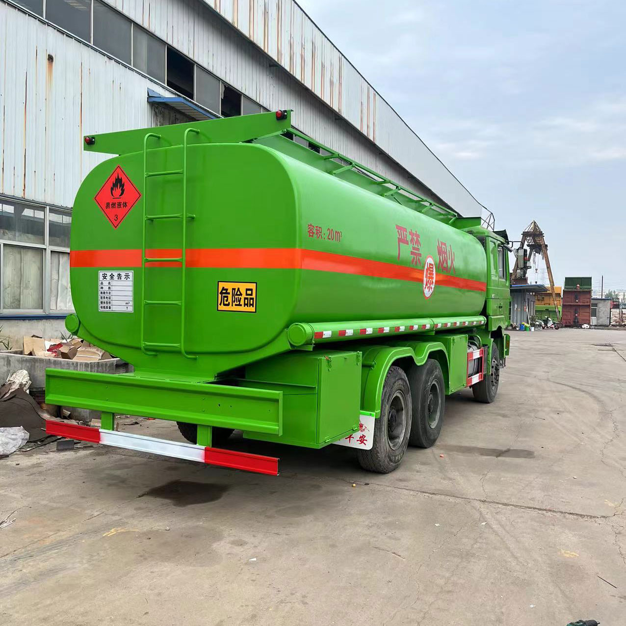 Shaanxi Delong F3000 6x4 Автоцистерна