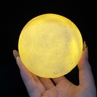 Vente en gros de table de chevet Ins Moon, lampe de bureau à LED peinte à la main, interrupteur de forme rechargeable par USB, style graffiti pour la maison