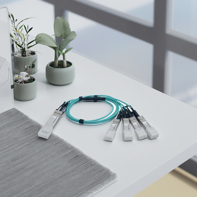 KEXINT Customizable 40G QSFP to 4x10G SFP+ FTTH Active Optical Fiber Cable with LSZH Jacket 1m or Custom Length