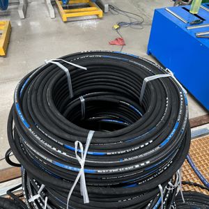 사용자 정의 서비스 재고 유압 오일 호스 엔지니어링 기계 오일 호스 디젤 연료 이송 연료 오일 호스 - Product Image 5