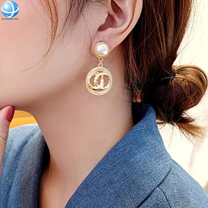 Joyería inspirada en la moda, pendientes de diseñador CC con letras, chapados en oro, joyas de marcas famosas populares, pendientes de perlas de alta calidad - Product Image 4