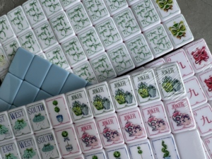 ชุดไพ่นกกระจอกอเ<span class=keywords><strong>ม</strong></span>ริกันสีฟ้าอ่อน รุ่น Ginger Jar 160 ชิ้น ดีไซน์อะคริลิกหรูหรา ทันส<span class=keywords><strong>ม</strong></span>ัย 4 ชั้น ทนทาน พกพาสะดวก เป็น<span class=keywords><strong>ม</strong></span>ิตรกับสิ่งแวดล้อ<span class=keywords><strong>ม</strong></span> - Product Image 4