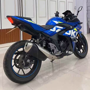 Moto à essence Suzuiki GSX250 Small <span class=keywords><strong>R</strong></span> d'occasion-Motocyclette de sport usagée à double cylindre refroidie par eau et par injection électronique de carburant - Product Image 3