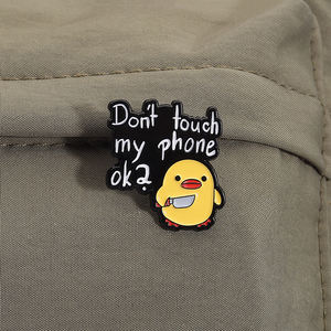 Non toccare la mia roba spilla con spilla a forma di oca arrabbiata con animali - Product Image 3