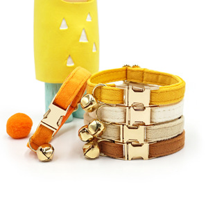 Collar de gato de terciopelo a la moda con campana pequeña, clásico, personalizado, grabado, nombre de identificación de Mascota, número, comodidad, durabilidad, Collar de gato