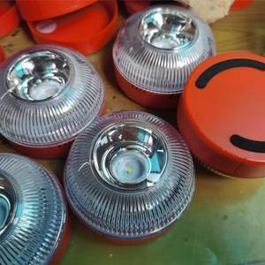 Voyant d'avertissement d'urgence pour voiture V16 Help Flicker, Dgt, avec base magnétique - Product Image 6