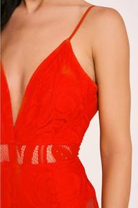 C1074 Migugarment Ingrosso 2025 Nuova Moda <span class=keywords><strong>Tuta</strong></span> Lunga <span class=keywords><strong>in</strong></span> <span class=keywords><strong>Pizzo</strong></span> Rosso di Marca Celebre, Design <span class=keywords><strong>in</strong></span> Rete Rossa Disponibile - Product Image 2