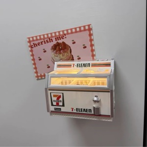 711ミニ冷蔵庫マグネット LEDライト付き 1/12スケール冷凍庫モデルデザイン ドールハウス用キッチンデコレーション - Product Image 3