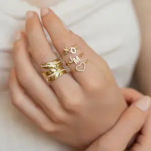 Mode Baru Cincin Indah Zirkonia Kubik Perempuan Persahabatan Wanita Sederhana 925 Perak Berlian Surat Cincin Berlapis Emas