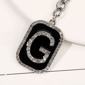 Vente en gros, Meilleure vente : Porte-clés en métal exquis avec initiale 26 lettres en strass, Pendentif de sac, Bijou, Cadeau commémoratif - Product Image 1