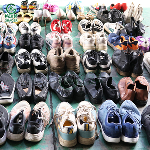 Scarpe da basket originali da uomo del negozio dell'usato usato in stile misto di seconda mano - Product Image 2