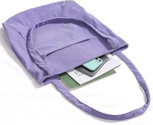Sac à bandoulière en toile imperméable de qualité supérieure, antivol, sac de voyage à bandoulière avec fermetures éclair, disponible à la vente - Product Image 5