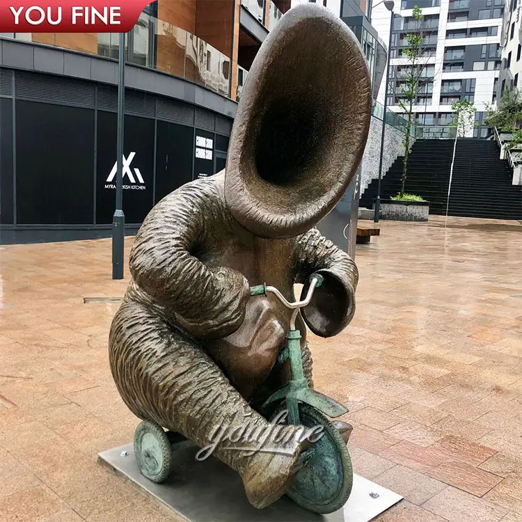 Centro de compras quadrado bizarro bronze elefante equitação triciclo estátua escultura