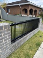Nieuw Model Modern Hek En Poort Hoofdpoort Ontwerpen Zwarte Grijze Woontuin Aluminium Schuifpoorten Dubbele Deurpoort