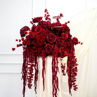 2027 Neues Design Burgunderrote Hochzeits-Blumenkugel Künstliche Anthurium-Glyzinien-Amaranth-Kunstblumenkugel Tischdekoration für Veranstaltungen