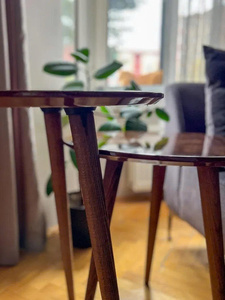Tables basses gigognes rondes en noyer burl, fabriquées à la main, style Mid-Century Modern, placage de noyer naturel / placage d'orme burl - Product Image 3