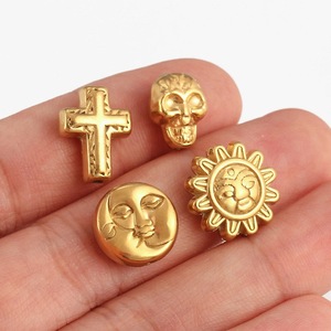 Nouvelles perles en acier inoxydable de haute qualité pour la fabrication de bijoux, vente en gros, perles délicates en forme de soleil, papillon, couronne, croix, perles à petit trou, breloques - Product Image 4