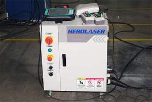 Máquina de Soldadura Láser de Fibra con Brazo Robótico Industrial de 6 Ejes, Herolaser ML-1450 de Alta Potencia, Refrigeración por Agua, Alta Eficiencia - Product Image 6