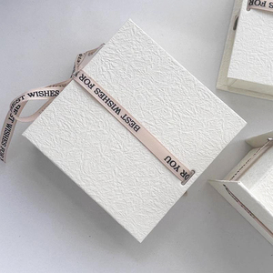 Cao cấp tinh tế sách hình dạng hộp giấy cho đồ trang sức quà tặng độc đáo lật Bìa Bow Ribbon Vòng bông tai vòng cổ bao bì miếng bọt biển - Product Image 1