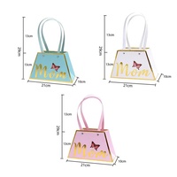 Boîte cadeau florale portable haut de gamme en forme de valise avec gaufrage, vide, pour anniversaires et souvenirs