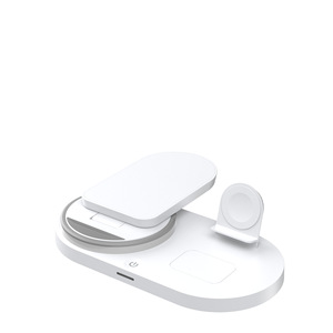 Station de charge sans fil 3-en-1 HiTao 15W rapide avec veilleuse pour téléphone, montre et écouteurs - Product Image 3