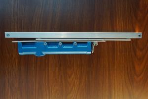 Ferme-porte de cuisine extérieure moderne certifié CE en fonte dissimulé à came double sans obstruction pour usage hôtelier - Product Image 3