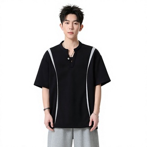 เสื้อยืดแขนสั้นสีดำทรงโอเวอร์ไซส์สำหรับผู้ชาย แต่งขอบตัดกันด้วยผ้าถัก สไตล์ลำลอง สีพื้น สตรีทแวร์ - Product Image 4