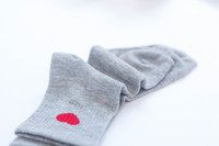 Chaussettes mi-tube en coton coeur rouge pour femmes Tendance simple Confort respirant Personnalisable Longueur d'équipage Tricoté Style décontracté pour l'automne