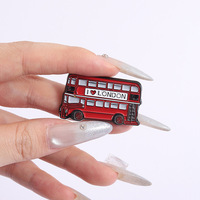 En gros, Pin's vintage rouge 'I Love London Bus' en émail souple pour magasin de souvenirs, cadeau de voyage, souvenir de fête, sac à dos