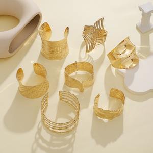 Brazalete de Aleación con Textura Irregular Ajustable Estilo Europeo-Americano, Procesamiento Personalizado Según Imagen para Fiestas - Product Image 2