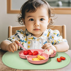 משטח האכלה לתינוקות מסיליקון ידידותי לסביבה, בדרגת מזון, עם בסיס יניקה לתינוקות, פעוטות וילדים, בצורת לב, בעל תקן CE/LFGB - Product Image 2