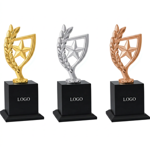 Trofeo de estrella personalizado con grabado de texto personalizado. Trofeo de metal premium con un diseño atractivo, ideal para eventos deportivos. - Product Image 1