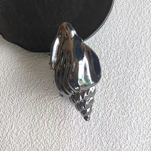 Pince à cheveux surdimensionnée en forme de coquillage, en alliage métallique, thème océan, pince requin tendance pour femme - Product Image 2