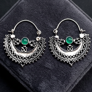 ต่างหูแบบโบโฮของชนเผ่าอินเดียแบบห่วงหินสีเงินสไตล์โบฮีเมียนสวยงาม - Product Image 1