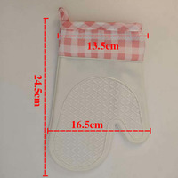 Gants de four en silicone épaissis, doublés de coton, à carreaux roses, antidérapants, résistants à la chaleur, spécialement conçus pour la cuisson au micro-ondes
