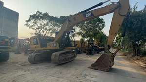 Excavadora de orugas Caterpillar 320GC de servicio pesado usada para trabajos de movimiento de tierras y minería con motor y bomba como componentes principales - Product Image 2