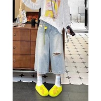 Jeans déchirés tendance de sept pouces en stock avec motifs cœurs d'ours mignons et attaches en dentelle, ludiques et accrocheurs