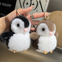 Porte-clés pingouin en fourrure de vison de qualité supérieure, peluche douce et soyeuse avec un design mignon et ludique pour les breloques de sac et la décoration de clés