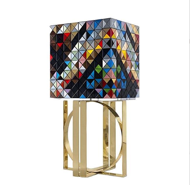 มีสีสัน