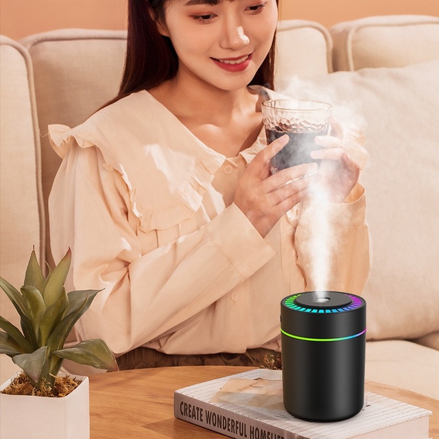 Portable Mini Seven-Color Light Aromatherapy Ultrasonic Humidifier for Household and Car Use USB Powered Plastic Design