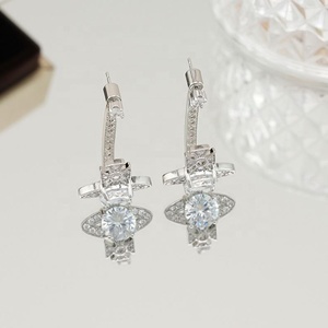 Boucles d'oreilles pour femmes, style vintage français raffiné, neuves, entièrement serties de zircon, clous d'oreilles uniques et personnalisés, au design audacieux, cadeau doré - Product Image 6