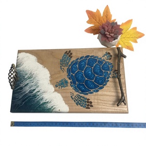 Planche à découper en bois rectangulaire, design tortue bleue et vague océanique, avec poignée, fabriquée au Vietnam - Product Image 1