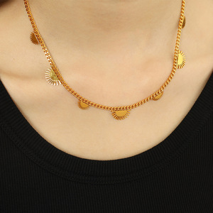 สร้อยคอสไตล์ฮิปฮอปแบบคิวบันพร้อมจี้รูปพระอาทิตย์ ทำจากสแตนเลส เหมาะสำหรับทั้งชายและหญิง ชุดเครื่องประดับแฟชั่น - Product Image 4