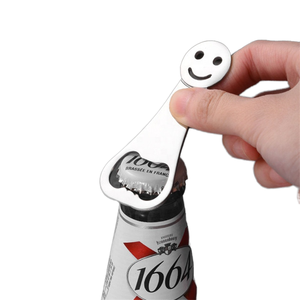 Abridor de Botellas de Acero Inoxidable con Diseño de Cara Sonriente, Fácil de Usar, Abridor de Cerveza Manual, Abridor de Metal con Forma Personalizada - Product Image 1