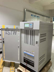 Système solaire hybride hors réseau triphasé à onde sinusoïdale pure 384V 192V 50kW 60kVA - Product Image 1