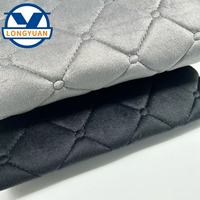 Motif personnalisé échantillon gratuit polyester tissu d'ameublement brodé coton rempli velours tissu matelassé pour housse de siège
